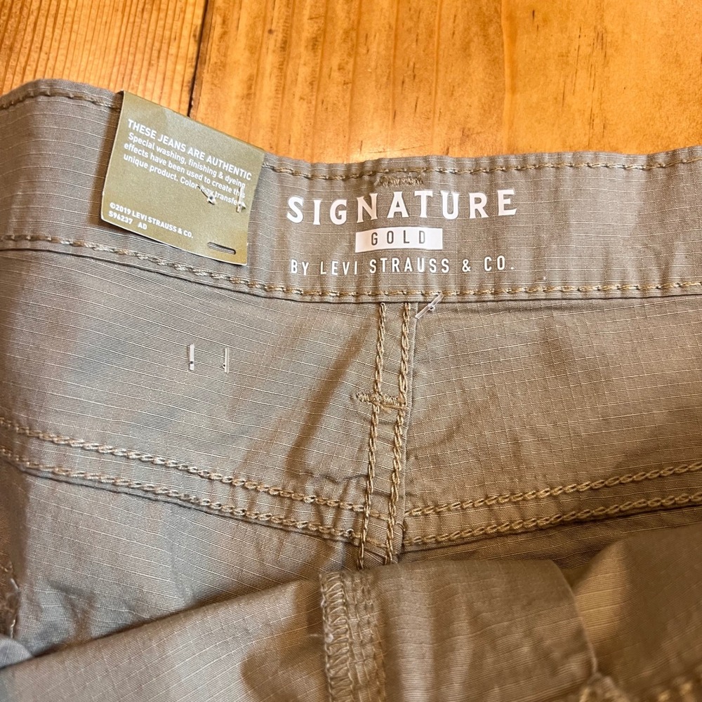 Signature by Levi Strauss Men 44 Khaki Flex Lightweight Cargo Shorts 56341-0005 - Picture 2 of 7